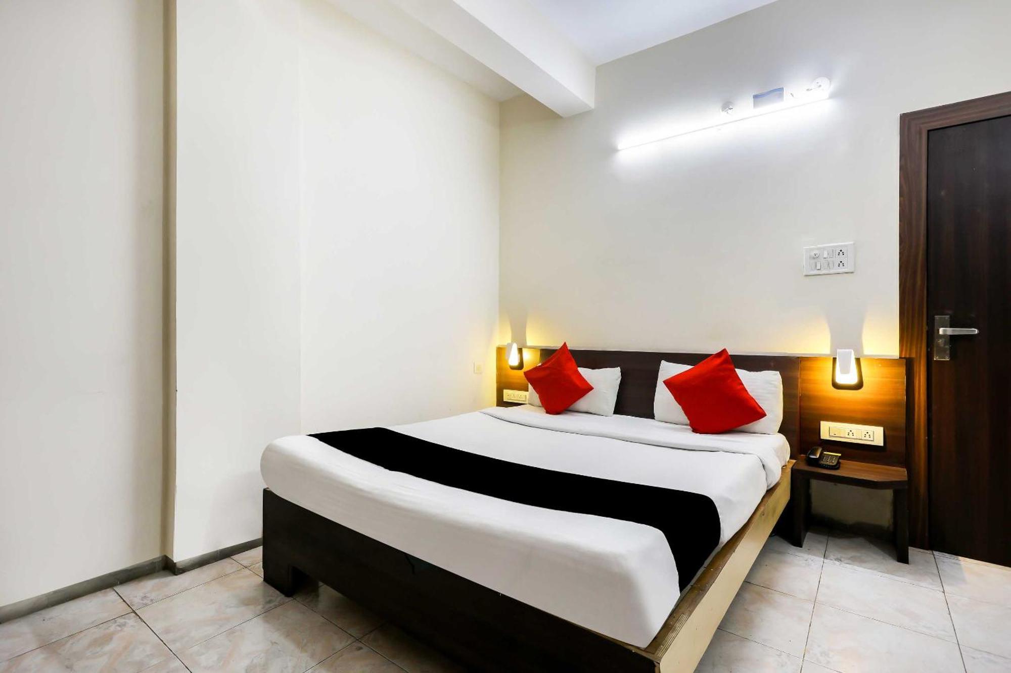 Collection O 3761 Hotel Shree Datta Indore Exterior foto