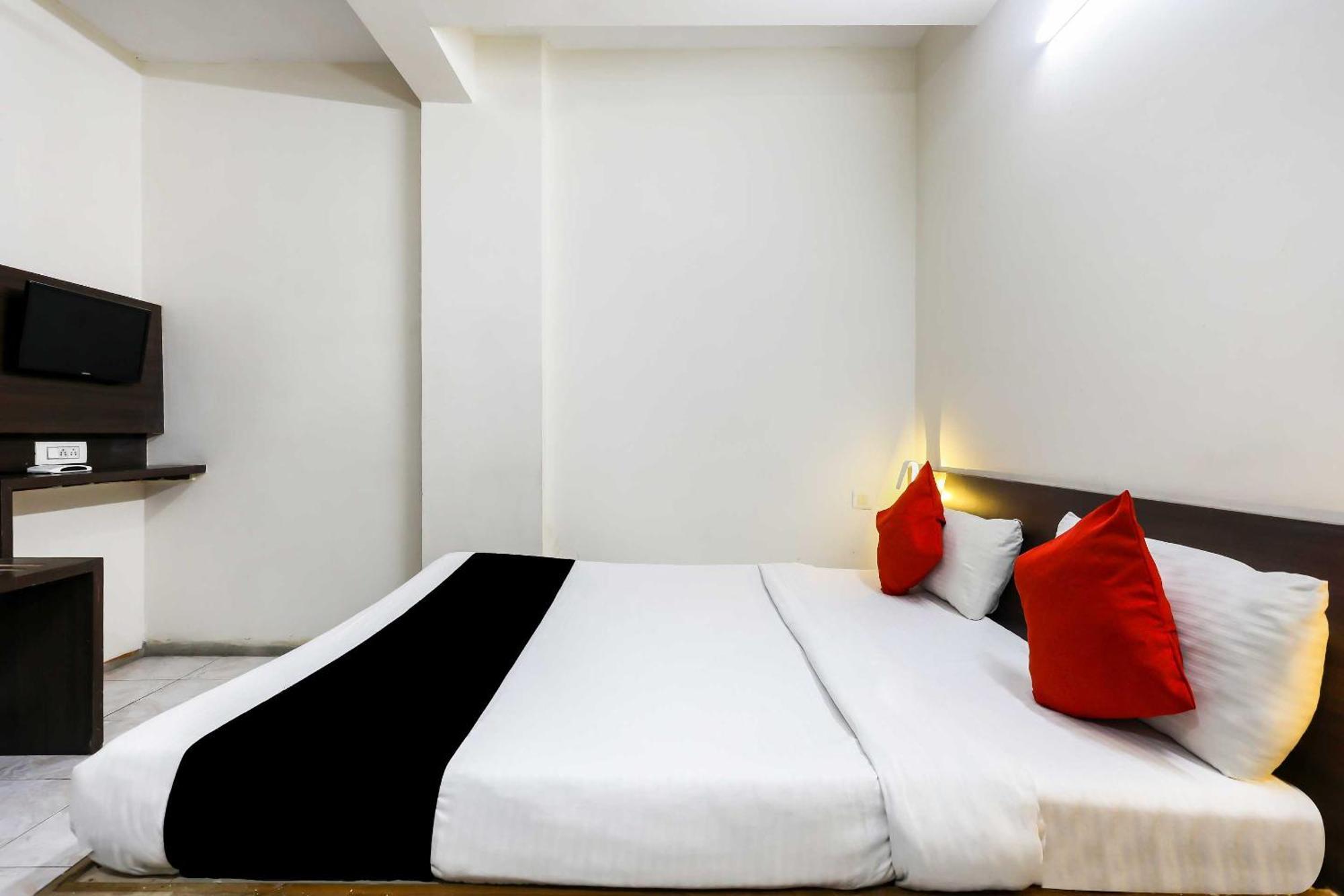 Collection O 3761 Hotel Shree Datta Indore Exterior foto