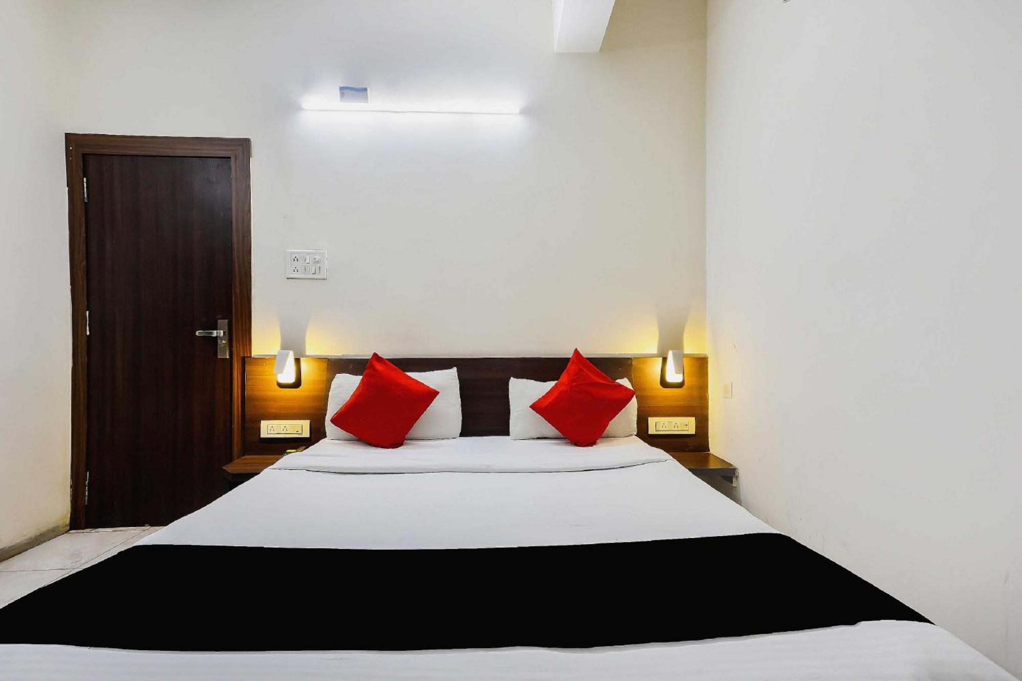 Collection O 3761 Hotel Shree Datta Indore Exterior foto